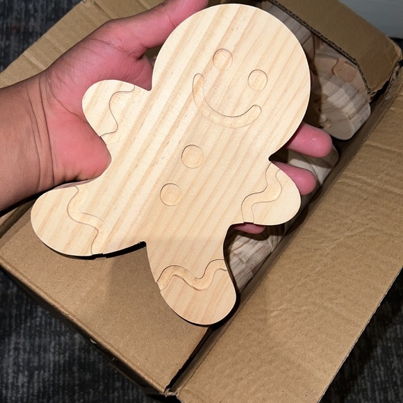 Freestanding wood Mondo llama gingerbread man - Picture 4 of 5